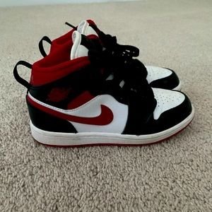 PS Jordan 1 like new condition. Worn 2x. Size 13c